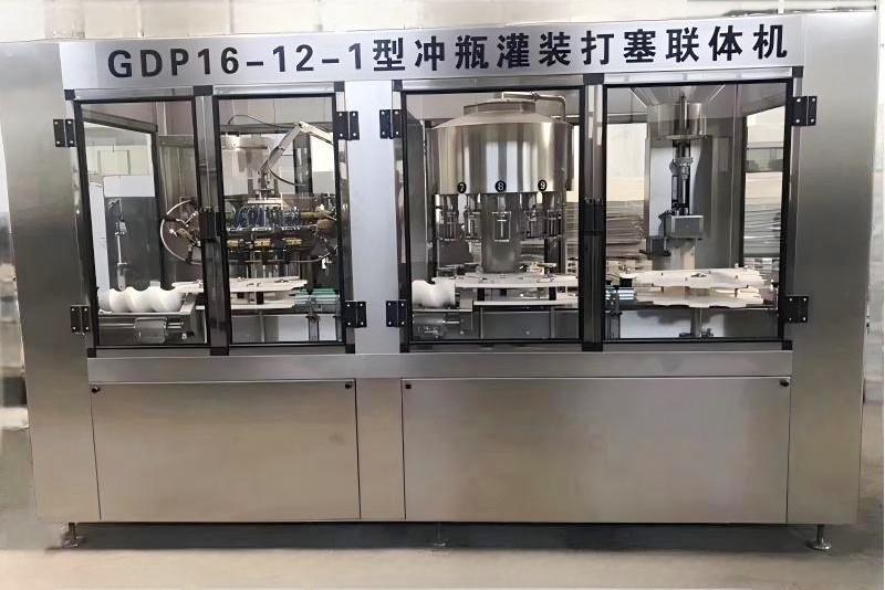 葡萄酒，果酒沖瓶灌裝打塞一體機(jī)